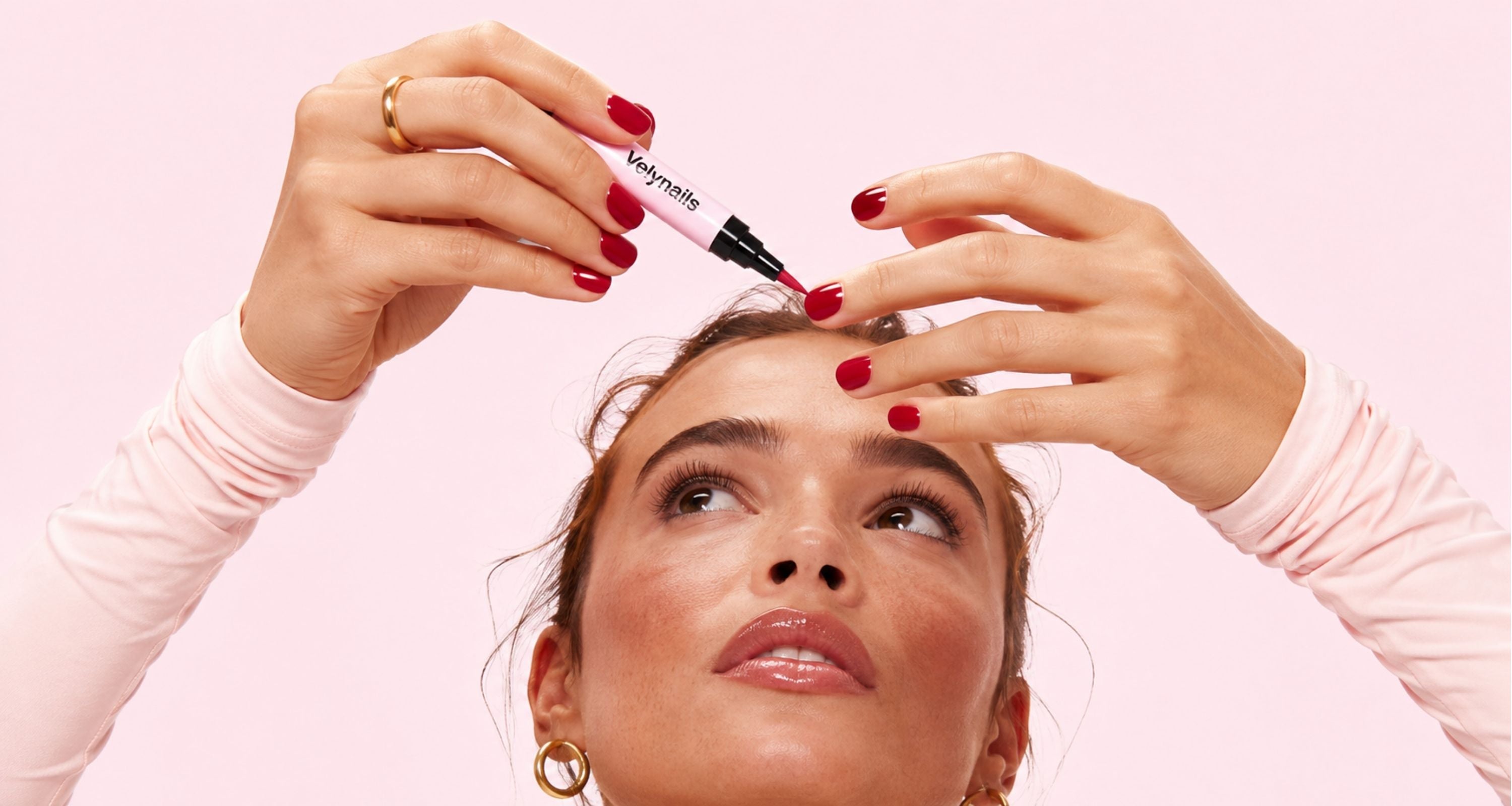 Manicura impecable con el esmalte en rotulador
